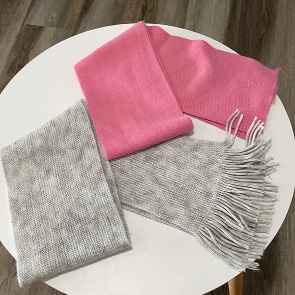 Girl’s winter hat and two scarfs set of 3 items - Picture 11 of 12